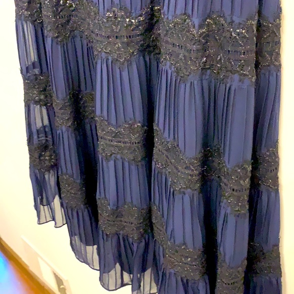 Carmen Marc Valvo Size 6 Black Lace and Navy Pleated Silk Cocktail Dress - Picture 8 of 16